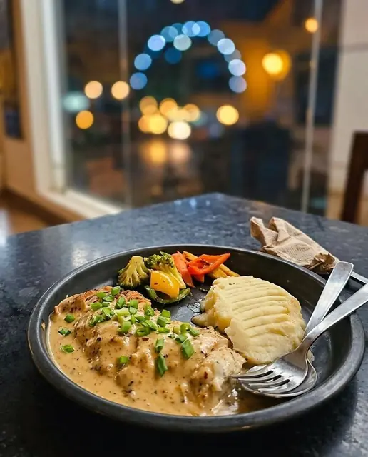 Creamy Chicken Tuscan with mashed potato