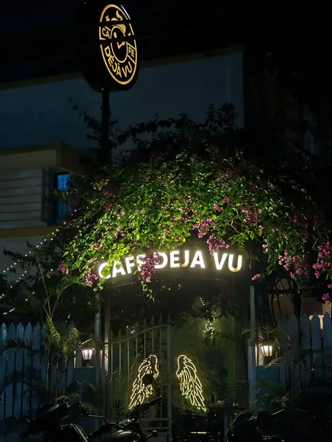 Inside Cafe Deja Vu SB Road